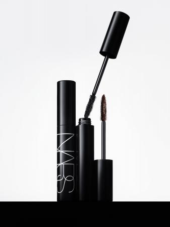 NARSの新たなノアールが紡ぐ、誰も真似できない眼差し NARSの新たなノアールが紡ぐ、誰も真似できない眼差し