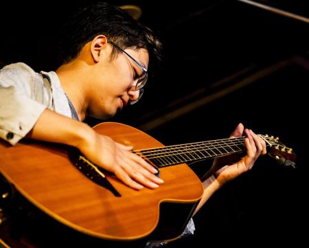 次世代ギタリスト・西村ケント、国内初のホール単独公 次世代ギタリスト・西村ケント、国内初のホール単独公