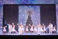 歌とダンスとスケートが彩る、クリスマス・エンターテ 歌とダンスとスケートが彩る、クリスマス・エンターテ