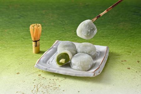 宇治抹茶餡×濃厚チーズクリーム。もちもち食感がたま 宇治抹茶餡×濃厚チーズクリーム。もちもち食感がたま