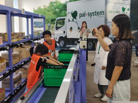夏休みは209人が「おしごと体験」 実機を使い宅配の 夏休みは209人が「おしごと体験」 実機を使い宅配の