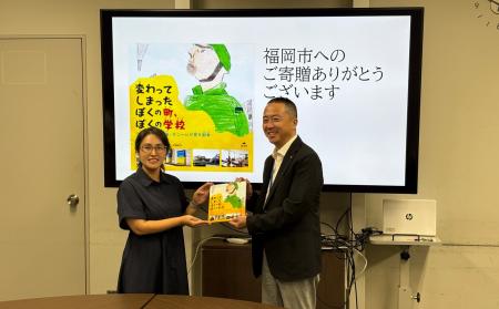 ウクライナの少年が描いた「戦争の日常」を子どもたち ウクライナの少年が描いた「戦争の日常」を子どもたち