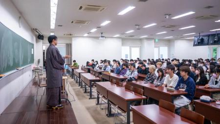 「薬学部卒=薬剤師になる」より、広い視野を持つため 「薬学部卒=薬剤師になる」より、広い視野を持つため