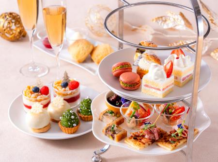 クリスマスツリーやオーナメントをスイーツで表現地上 クリスマスツリーやオーナメントをスイーツで表現地上