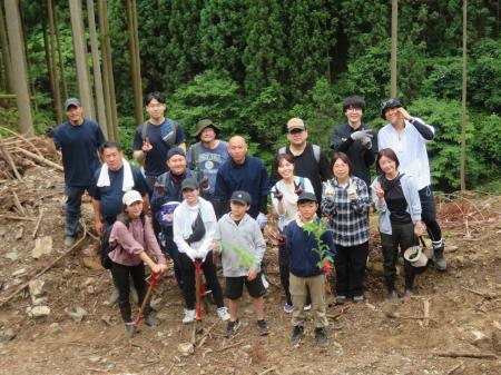第 3 回 KEIAI の森を作ろう!植樹体験会を開催 第 3 回 KEIAI の森を作ろう!植樹体験会を開催