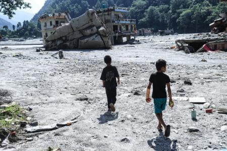 ネパール土石流の甚大な被害 1万7千人超の子どもに ネパール土石流の甚大な被害 1万7千人超の子どもに