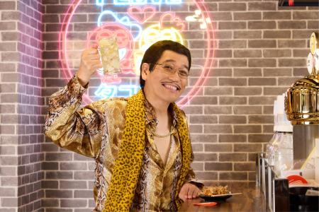 「PPAP」から10周年を迎えるピコ太郎氏が「タコとハイ 「PPAP」から10周年を迎えるピコ太郎氏が「タコとハイ