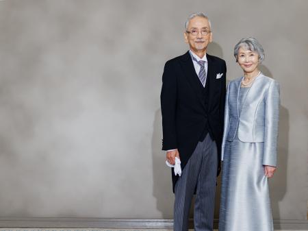 東京ソワール、増加する女性受章者へ「洋装正礼装」と 東京ソワール、増加する女性受章者へ「洋装正礼装」と