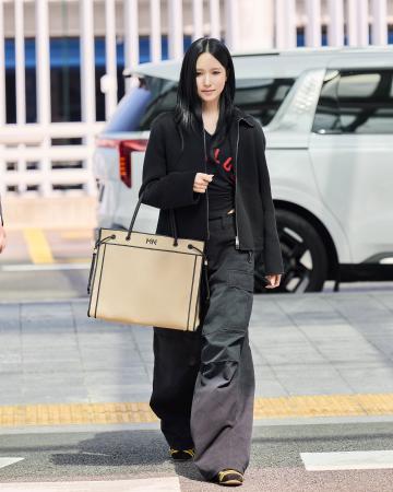MINAがフェンディの最新コレクションを纏い、ミラノへ MINAがフェンディの最新コレクションを纏い、ミラノへ