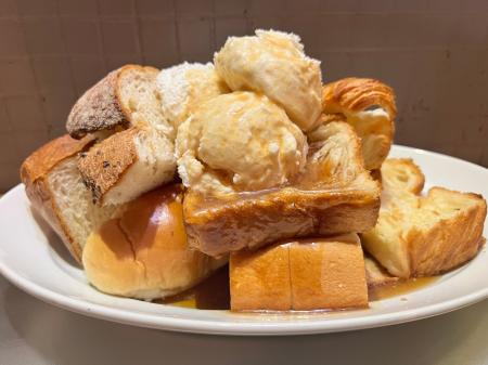 西新宿の和牛ビストロで、お通しが「2種のパン食べ放 西新宿の和牛ビストロで、お通しが「2種のパン食べ放