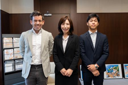 MotoGP(TM)副CEOカルロス・エスペレータと日本人ライ MotoGP(TM)副CEOカルロス・エスペレータと日本人ライ