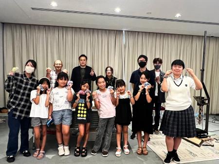 唐津の高校生がデザインした櫛を、岡山の大学生が自作 唐津の高校生がデザインした櫛を、岡山の大学生が自作