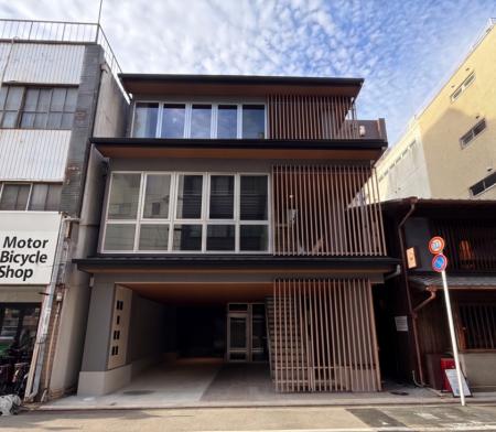 烏丸御池駅徒歩4分!グルメ・癒やし・体験の全3区画が 烏丸御池駅徒歩4分!グルメ・癒やし・体験の全3区画が
