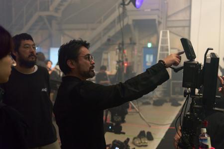 山田孝之氏がギャルパフォーマンスグループ・GALEDGE. 山田孝之氏がギャルパフォーマンスグループ・GALEDGE.