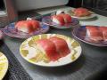 話題の“走る回転寿司”「SUSHI BUS」に、鈴茂器工のコ 話題の“走る回転寿司”「SUSHI BUS」に、鈴茂器工のコ