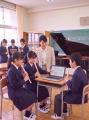 音楽科の「歌う・奏でる・つくる」学びを、GIGA端末で 音楽科の「歌う・奏でる・つくる」学びを、GIGA端末で