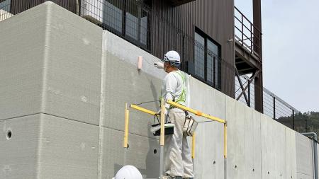 ほたて貝殻の粉末を利用した水性ふっ素樹脂塗料「スキ ほたて貝殻の粉末を利用した水性ふっ素樹脂塗料「スキ