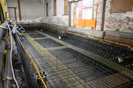 舞鶴市、修理中の重要文化財「赤れんが6号棟」を特別 舞鶴市、修理中の重要文化財「赤れんが6号棟」を特別