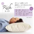 オーガニックコットンと、天然石けんで洗った羽毛。 オーガニックコットンと、天然石けんで洗った羽毛。