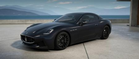マセラティ、ブラックに統一した日本限定特別仕様車「 マセラティ、ブラックに統一した日本限定特別仕様車「