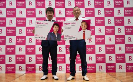 U字工事さん、故郷・栃木で楽天モバイルショップの1日 U字工事さん、故郷・栃木で楽天モバイルショップの1日