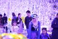 みんなで踊って仮装して、まばゆい光に包まれる秋の夜 みんなで踊って仮装して、まばゆい光に包まれる秋の夜