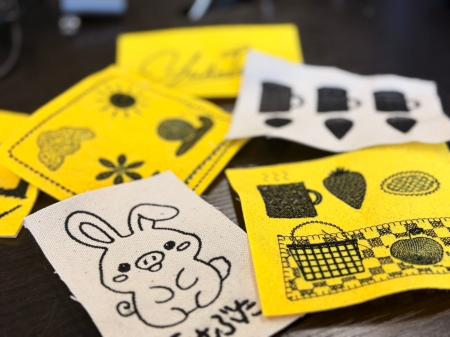 会話するだけで、自分のサインやイラストが刺繍になる 会話するだけで、自分のサインやイラストが刺繍になる