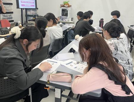 声優になる夢を、生活の不安であきらめない!企業と学 声優になる夢を、生活の不安であきらめない!企業と学
