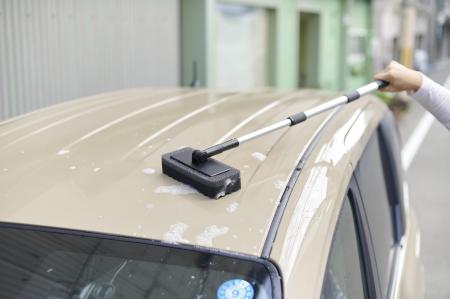 ミニバンやSUVなどの高いルーフもラクラク洗車!3段伸 ミニバンやSUVなどの高いルーフもラクラク洗車!3段伸