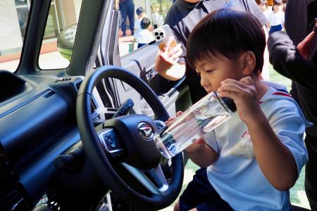 「クラクション、3歳児の力で鳴らせる?」万が一の車 「クラクション、3歳児の力で鳴らせる?」万が一の車