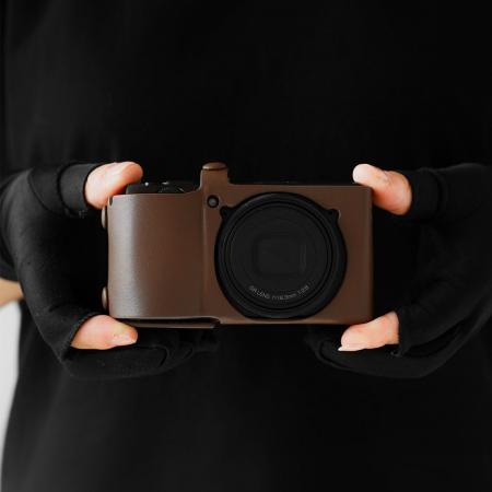 RICOH GR IVに、使うほど深まる愛着を。cam-inのイタ RICOH GR IVに、使うほど深まる愛着を。cam-inのイタ