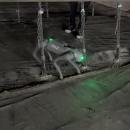 四足歩行ロボットによる吊り足場での安定歩行試験に成