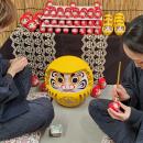 「幸せだるま」シリーズを茨城工場で一貫製造開utf-8