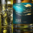 バーボン樽熟成した琥珀色のクラフトジン「刻杜 -koto